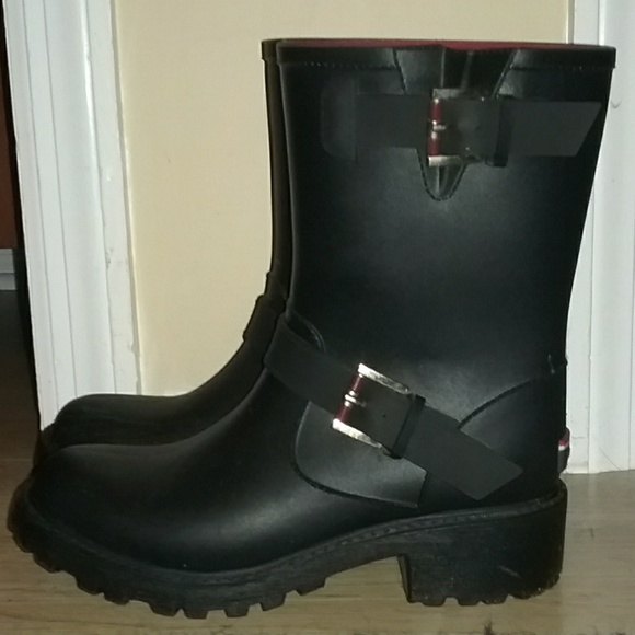 Tommy Hilfiger Shoes - Hilfiger rain boots
